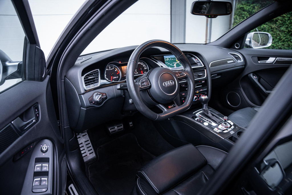 Audi A4 Avant RS4 4.2 V8 450pk quattro I Carbon I 52247177-2.jpg | Luitjes Car Company
