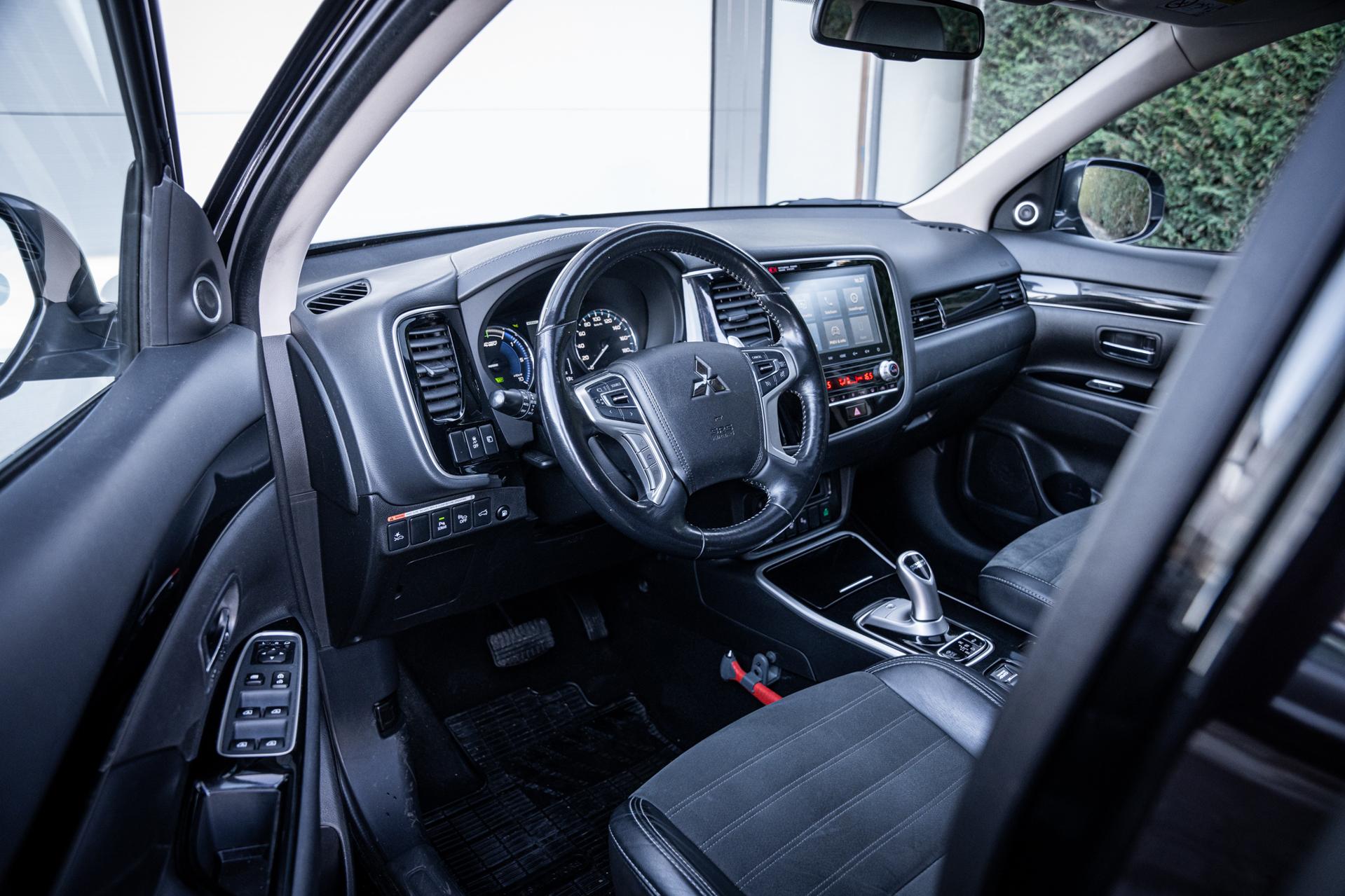 Mitsubishi Outlander 2.4 PHEV 239pk 52528013-2.jpg | Luitjes Car Company