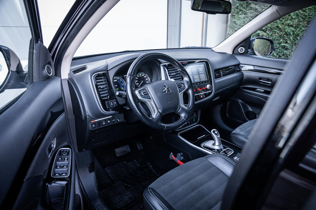 Mitsubishi Outlander 2.4 PHEV 239pk 52528013-2.jpg | Luitjes Car Company