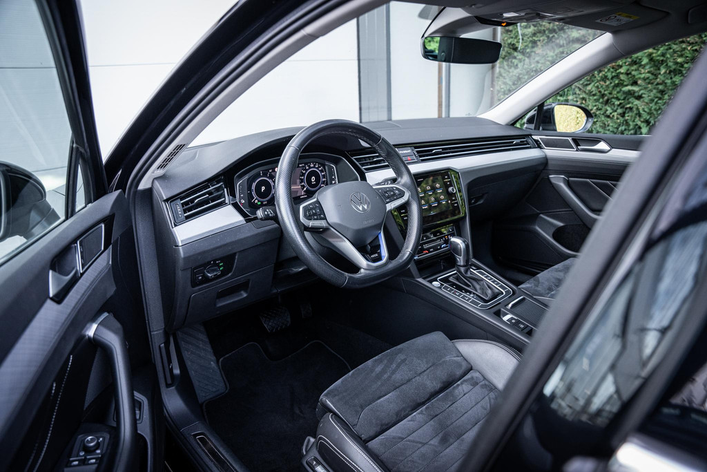Volkswagen Passat Variant 1.4 TSI GTE Facelift 52746199-2.jpg | Luitjes Car Company
