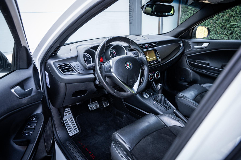 Alfa Romeo Giulietta 1.7 TBi 241pk Quadrifoglio Verde 53191492-2.jpg | Luitjes Car Company