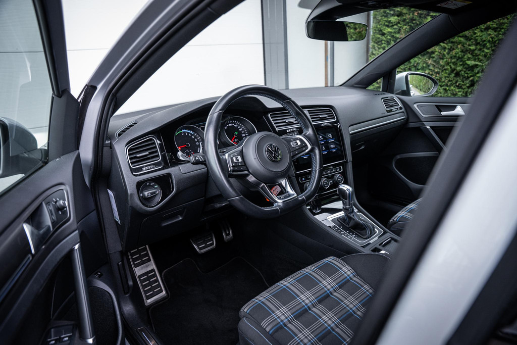 Volkswagen Golf 7.5 1.4 TSI GTE PHEV 53454824-2.jpg | Luitjes Car Company