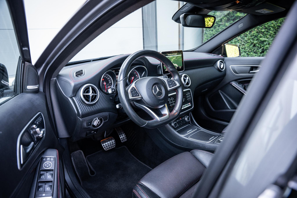 Mercedes-Benz A-Klasse 200d AMG 53915737-2.jpg | Luitjes Car Company
