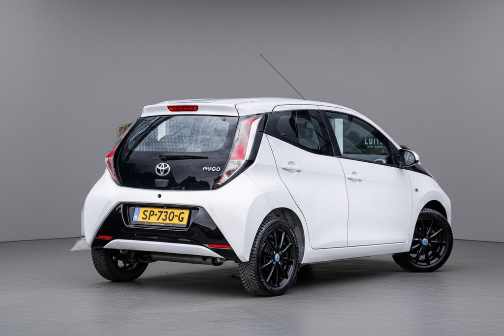 Toyota Aygo 1.0 VVT-i x-Play 54235821-1.jpg | Luitjes Car Company