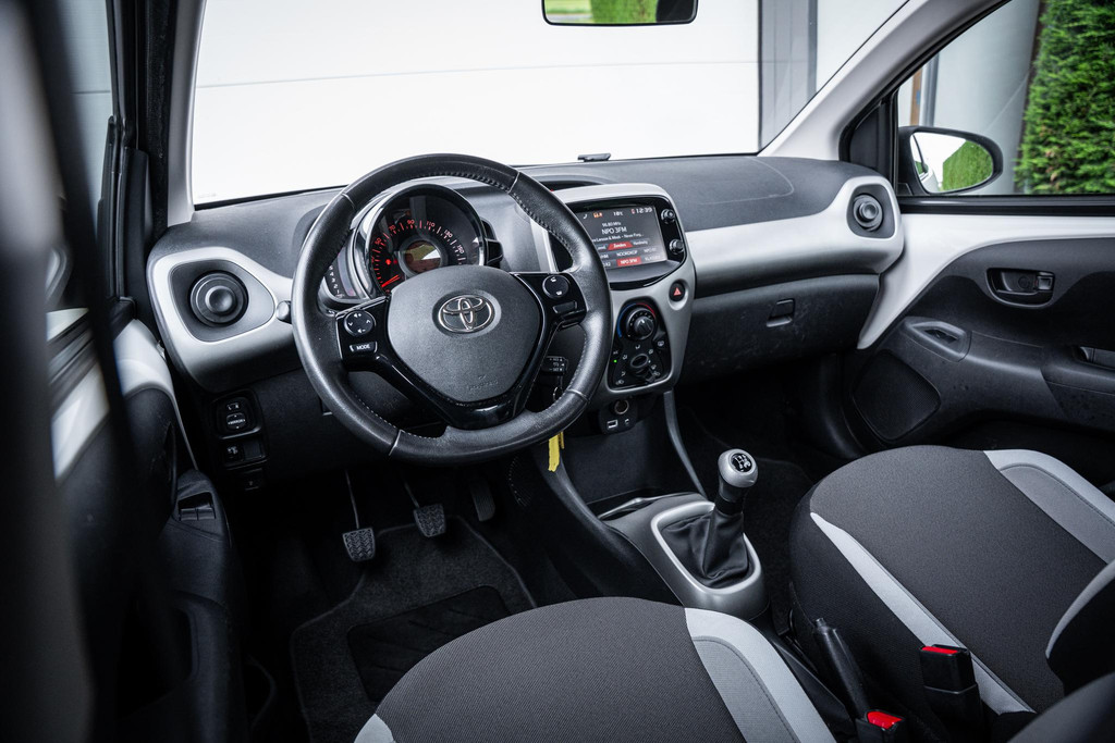 Toyota Aygo 1.0 VVT-i x-Play 54235821-2.jpg | Luitjes Car Company