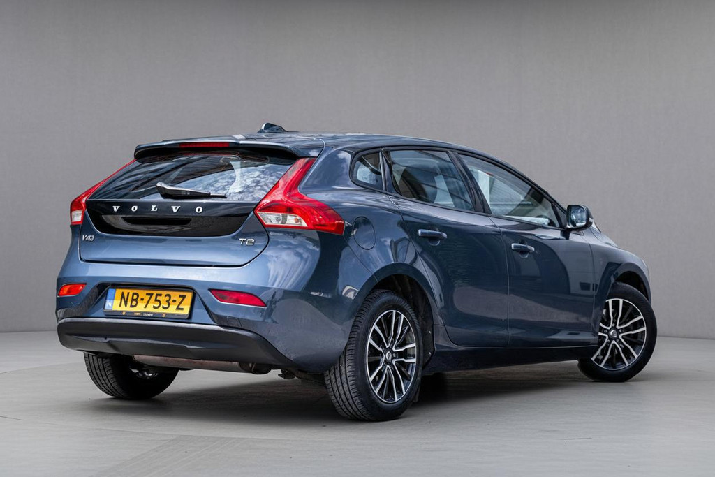 Volvo V40 2.0 T2 Momentum 54647909-1.jpg | Luitjes Car Company