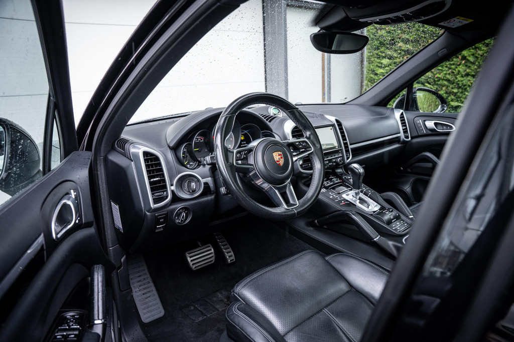 Porsche Cayenne 3.0 S E-Hybrid SportChrono 54647986-2.jpg | Luitjes Car Company