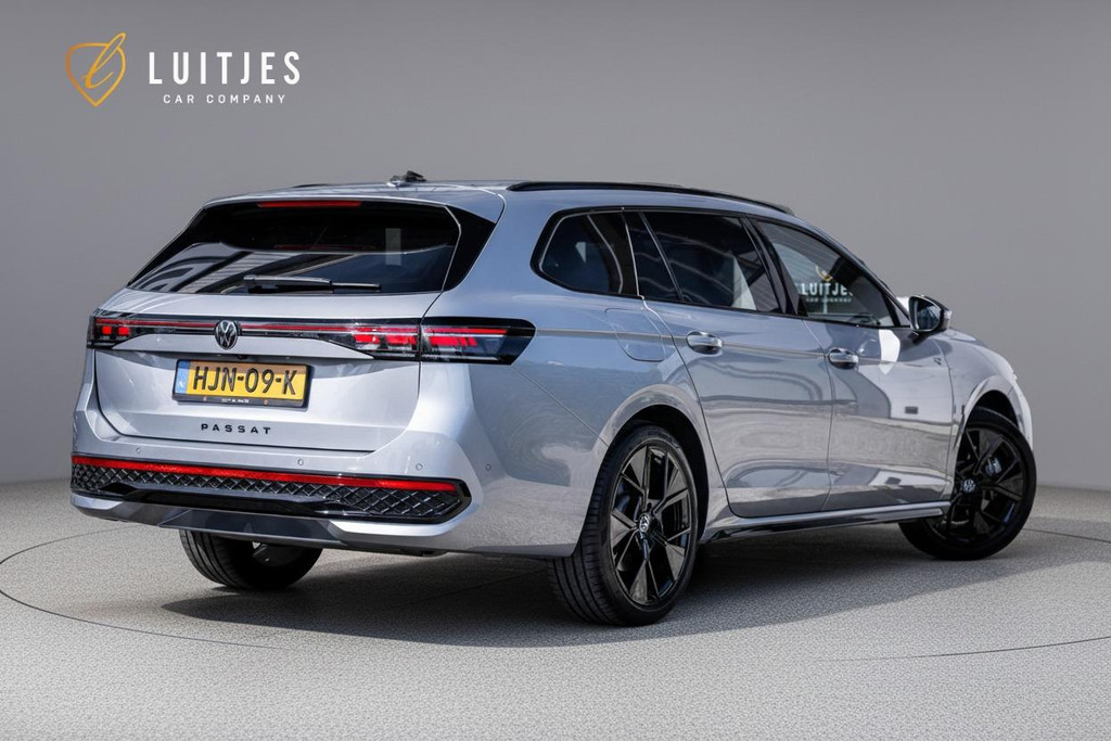 Volkswagen Passat Variant 1.5 eHybrid R-Line Black-Style 54761697-1.jpg | Luitjes Car Company
