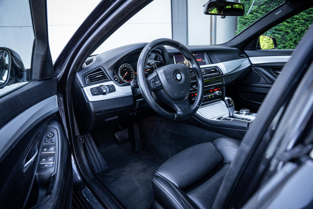 BMW 5 Serie Touring 520i Luxury 54766536-2.jpg | Luitjes Car Company