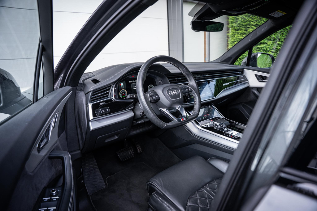Audi Q7 60 TFSIe quattro Competition 55402814-2.jpg | Luitjes Car Company