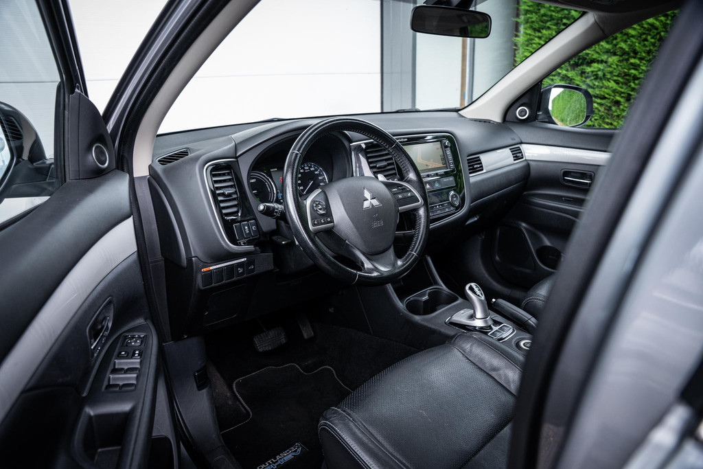 Mitsubishi Outlander 2.0 PHEV Instyle 55530639-2.jpg | Luitjes Car Company