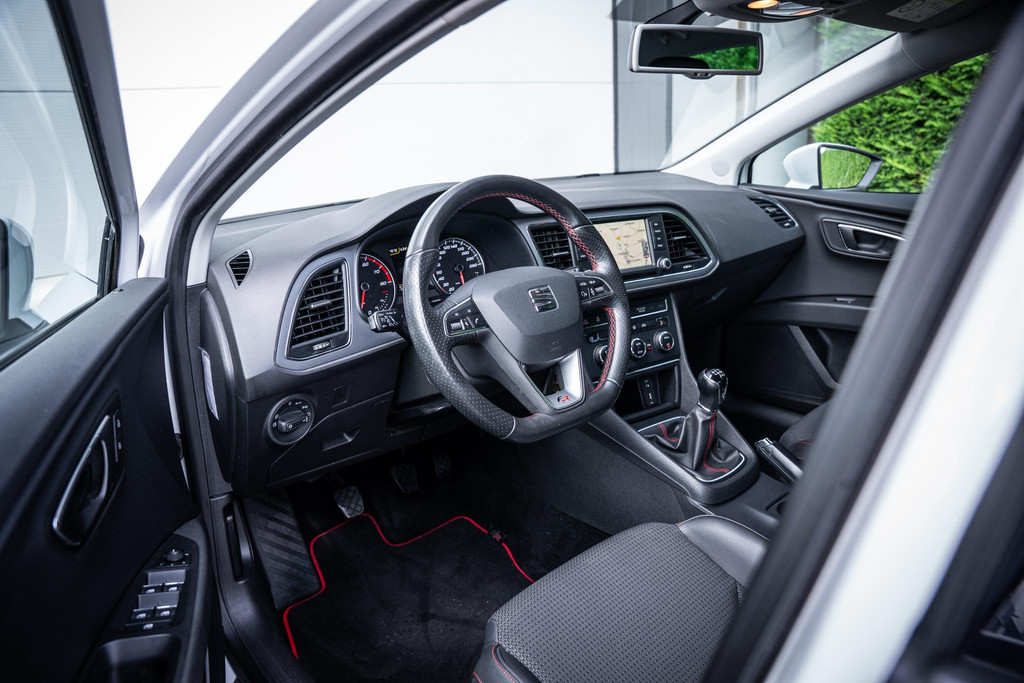 SEAT Leon 1.4 TSI 150pk FR Connect 55539470-2.jpg | Luitjes Car Company