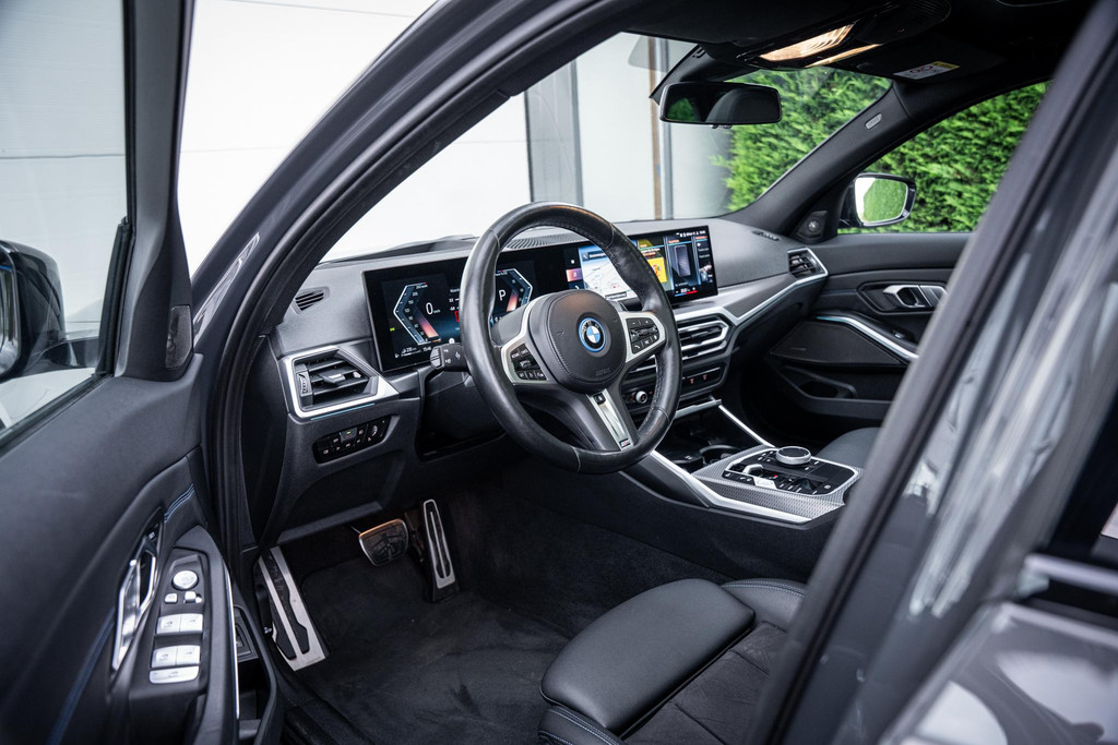 BMW 3 Serie Touring 330e xDrive M-Sport Pro 56644674-2.jpg | Luitjes Car Company
