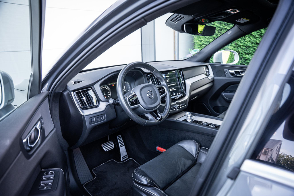 Volvo XC60 2.0 T8 407pk AWD R-Design 56890797-2.jpg | Luitjes Car Company