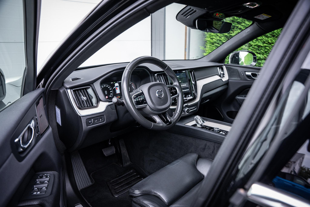 Volvo XC60 2.0 T8 Plug-In Hybrid AWD Inscription 57108039-2.jpg | Luitjes Car Company