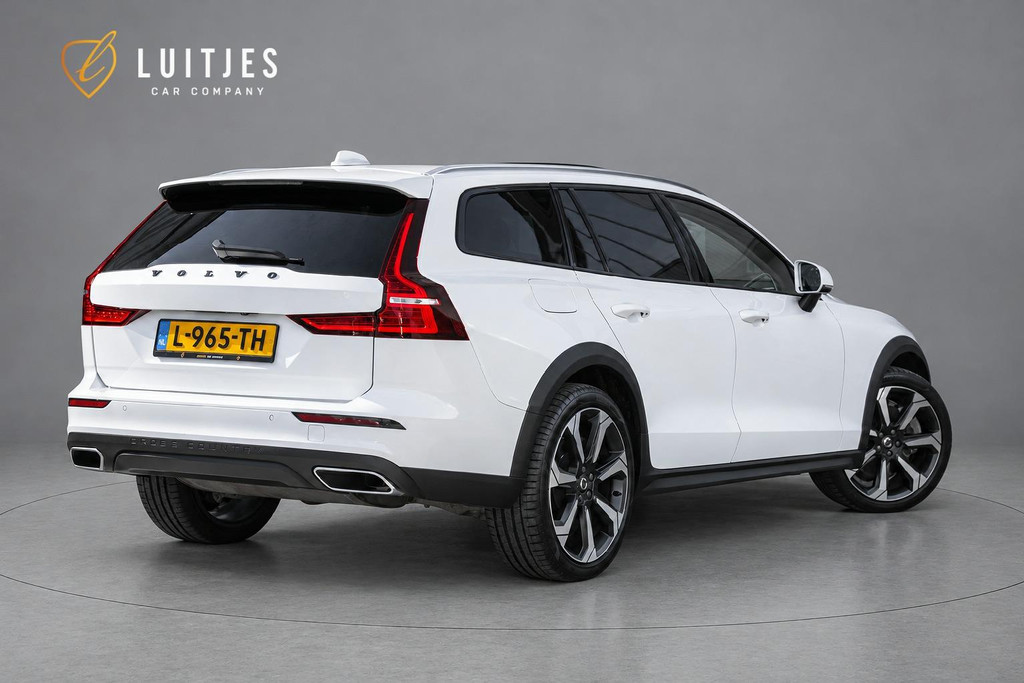 Volvo V60 Cross Country 2.0 250pk B5 AWD Pro Org.NL 57326860-1.jpg | Luitjes Car Company